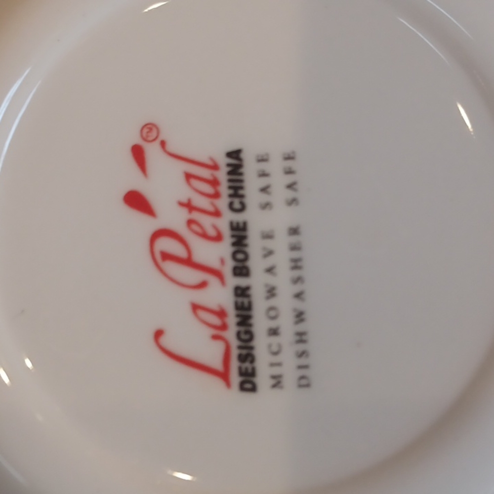 Set of Two La Petal Designer Bone China Mini Saucer/Plate Set - Picture 5 of 7